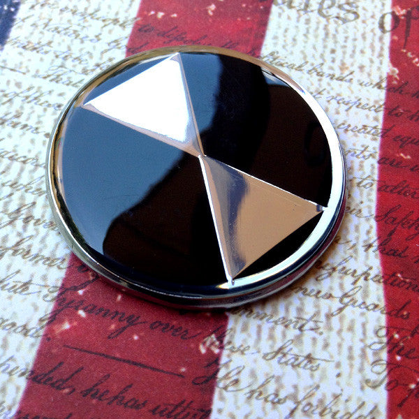 Black and Chrome7th Infantry Division Light Fighters Metal Auto Emblem on a red and white background