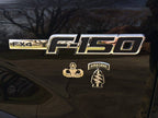 A Master Parachutist Badge attached to a vehicle, displaying airborne and jumpmaster symbols.